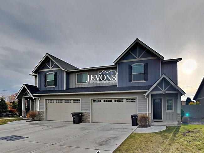 Building Photo - $500 off your first month’s rent!