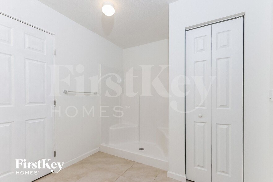 Building Photo - 1682 SW Crawford Ave