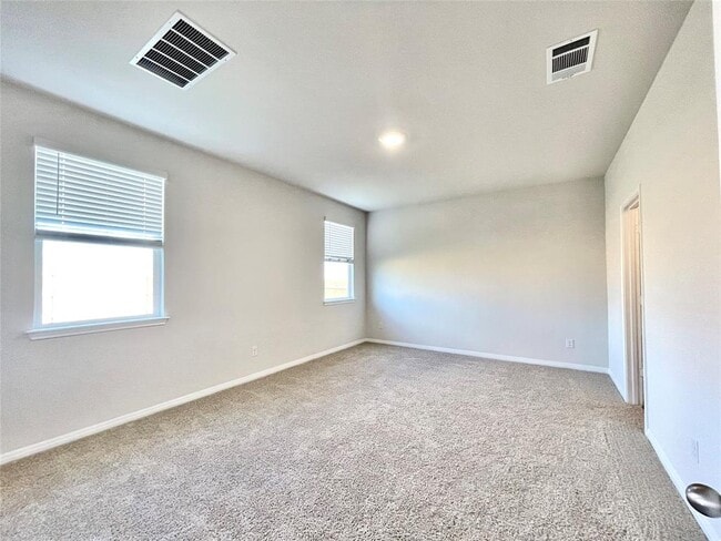 Building Photo - 467 Evergreen Sumac Lp