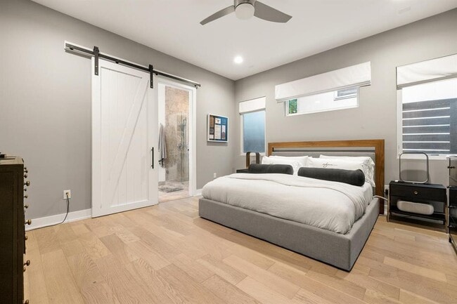 Building Photo - 1908 Kinney Ave