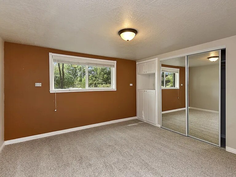 Building Photo - 2700 N Brandon Rd