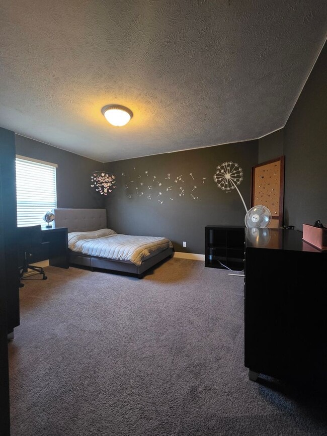 Building Photo - Executive Four Bedroom Rental w/ Office!