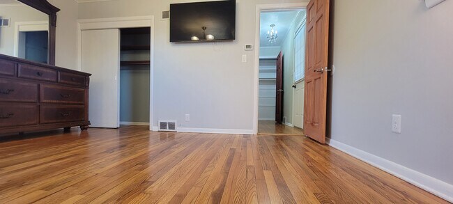 Beautiful hardwood floors - 155 Atlantic Ave