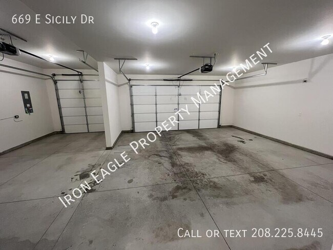 Building Photo - 669 E Sicily Dr