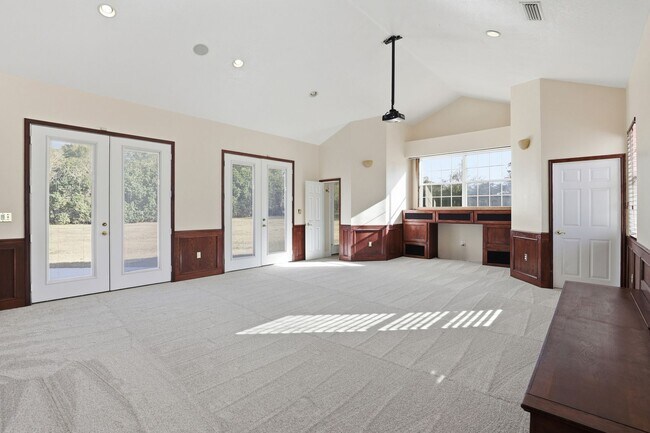 Building Photo - Ivy Park Brick Home 4 bedroom 3 1/2 baths