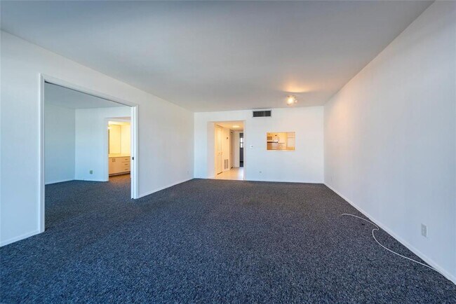Building Photo - 3101 NE 47th Ct