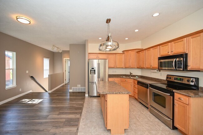 Building Photo - Stunning Row End Townhome In Excellent Loc...