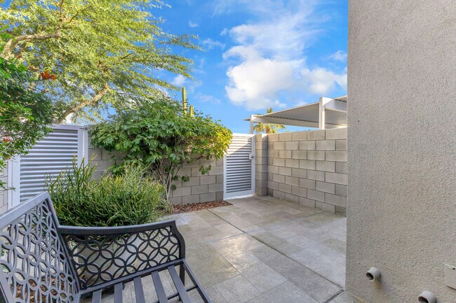 Building Photo - 3657 Quiet Side St