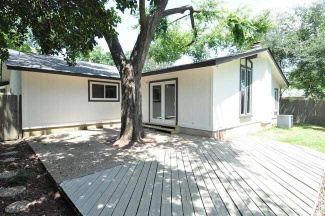 Building Photo - Great single level home in Anderson Mill. ...