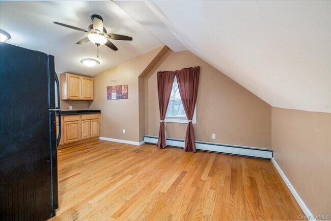 Building Photo - 1558 9th St