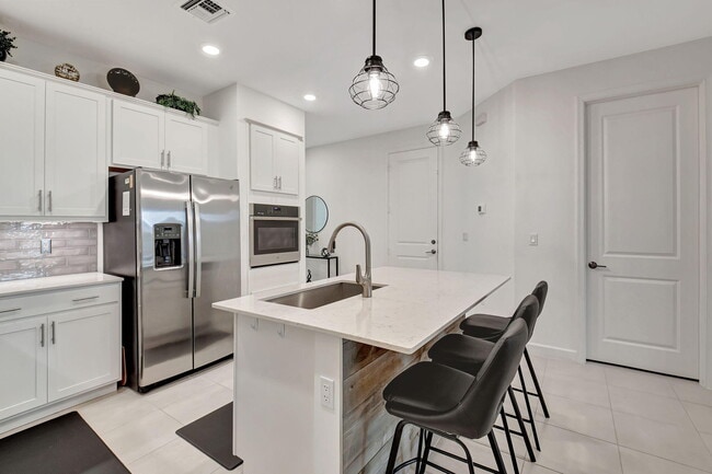 Building Photo - 14481 Highland Center Way