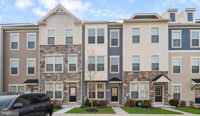 Building Photo - 829 Jarrett Ln