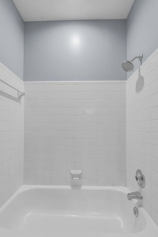 Building Photo - Awesome 2BE/2BA condo in Green Hills!