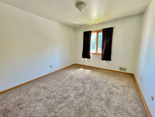 Building Photo - 4527 12th Ave