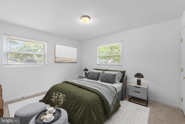 Building Photo - 10422 Floral Dr