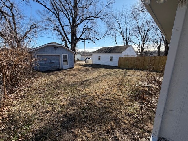 Building Photo - Newly Remodeled 2 Bed 1 Bath home in Independence