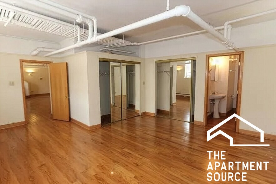 Building Photo - 3449 N Sheffield Ave