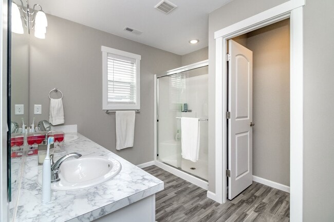 Building Photo - Beautiful 3 Bedroom 2.5 Bathroom Property