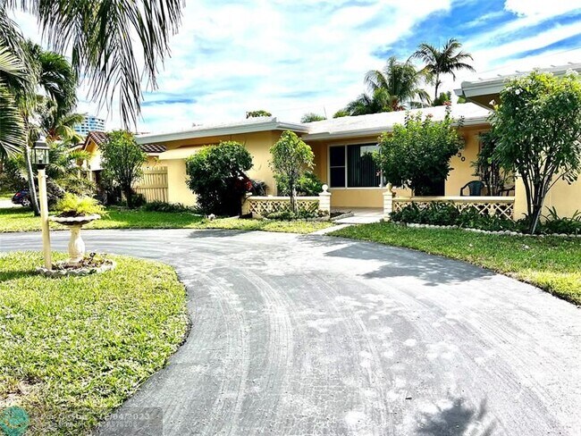 Building Photo - 1930 Windward Dr