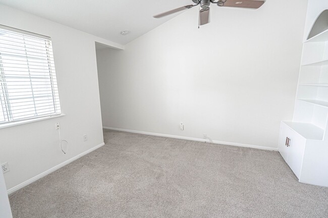 Building Photo - Single Story 4 Bedroom Home with a Pool fo...