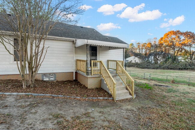 Building Photo - 602 Doby St