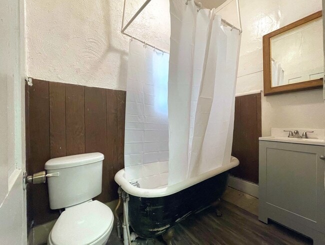 Building Photo - 121 W 7th Ave