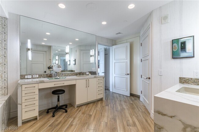 Building Photo - 9101 Alta Dr