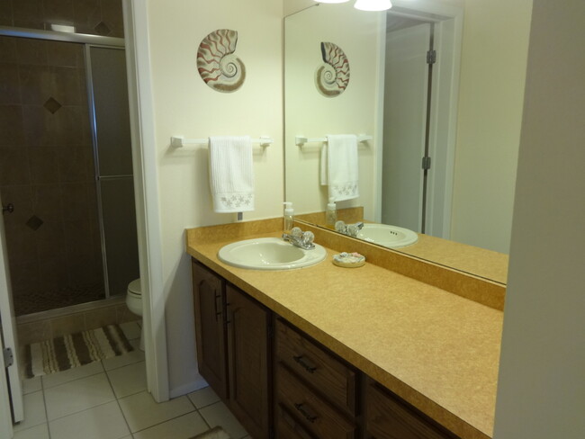 Building Photo - Venice, FL Mission Lakes 2BR/2BA Condo Loc...