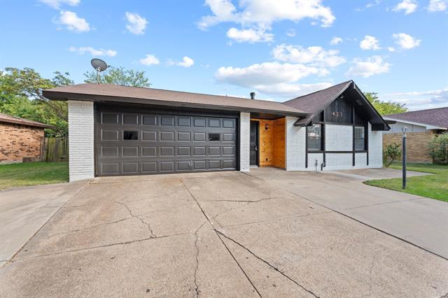 Building Photo - 421 Parkvale Ln