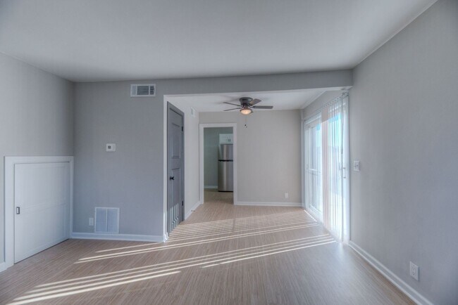 Building Photo - Windsor Village Townhomes