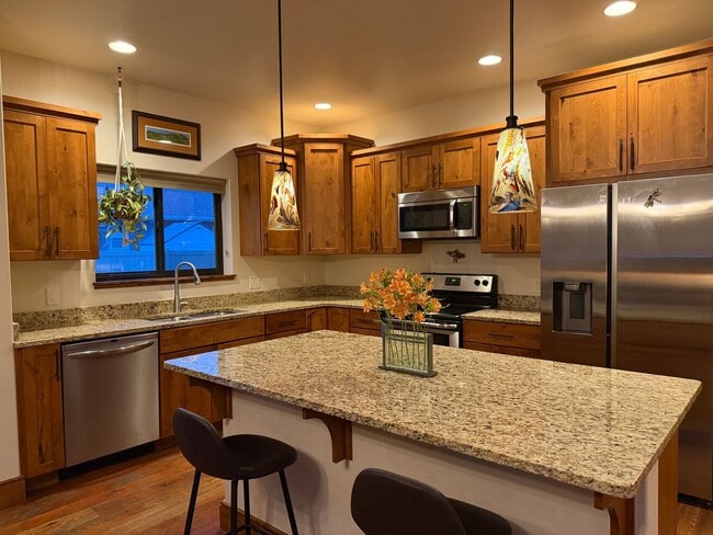 Building Photo - New Whitefish Rental - 3 Bedroom/2.5 Bath Beautiful Updated Home (Unfurnished). Available Aug 1st.