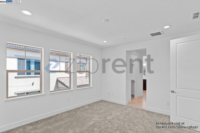 Building Photo - 552 N Andalusia Way