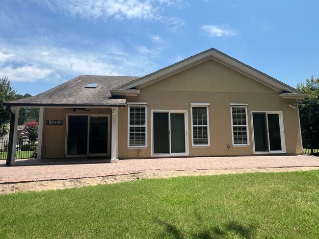 Building Photo - Gorgeous One-Level Ranch Style Home in The...