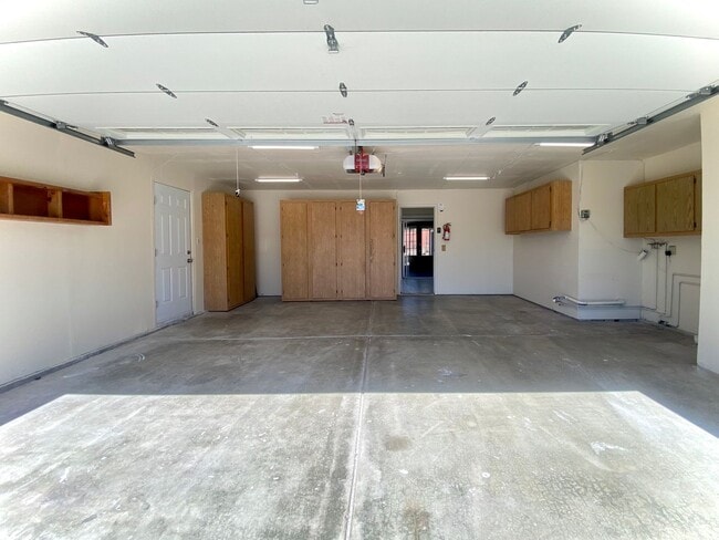 Building Photo - 3-bedroom home located in Union City! – wi...