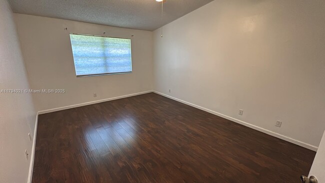 Building Photo - 9073 Vineyard Lake Dr