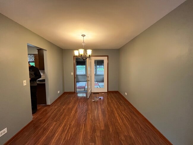 Building Photo - 556 Beaconsfield Ave
