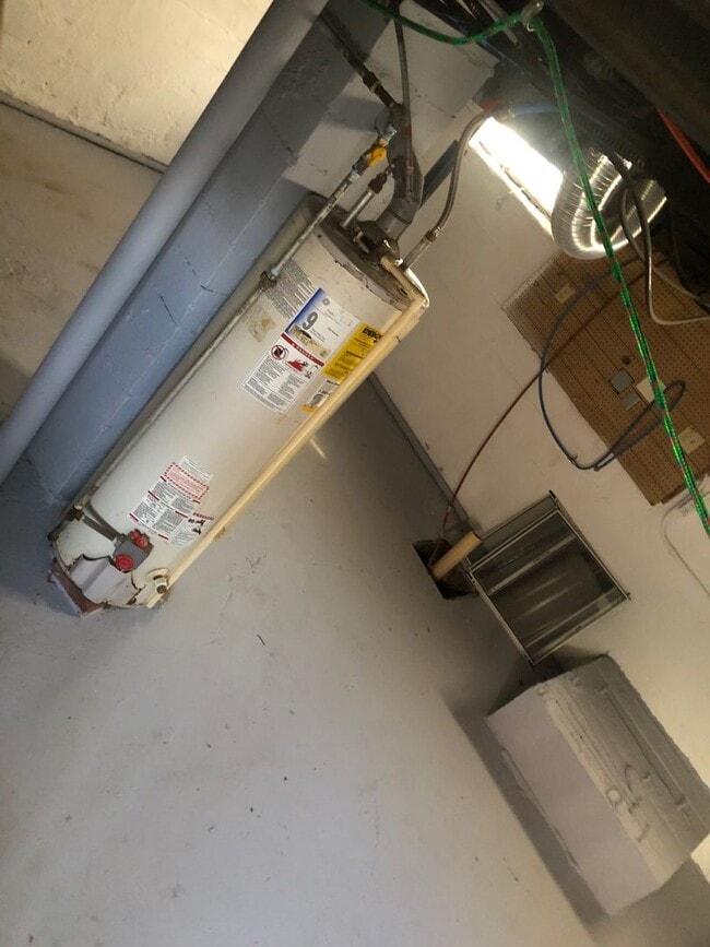 Building Photo - 2 Bedroom West Toledo