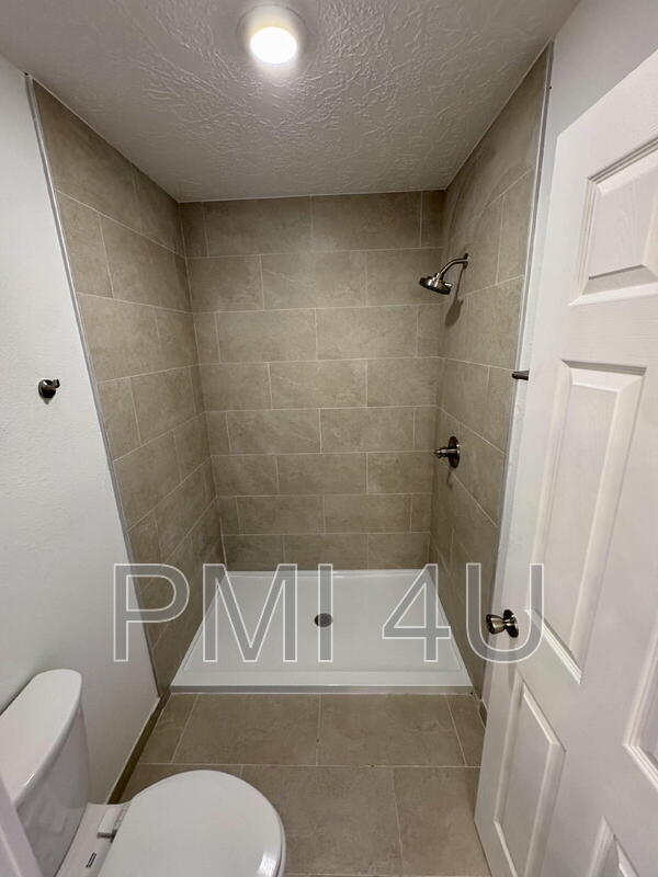 Building Photo - 10412 La Paz Dr