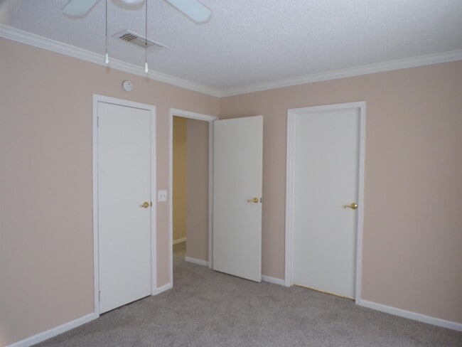 Building Photo - 106 Dawn