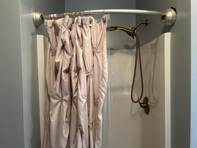 Building Photo - 9221 Westwood Dr