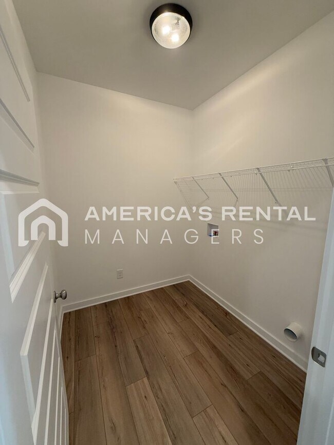 Building Photo - DEPOSIT PENDING! Home for rent in Riverside! Available to View Now!