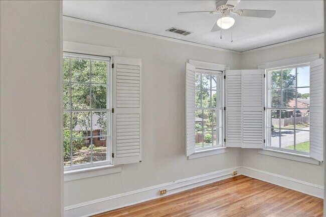 Building Photo - 3551 Overlook Ave