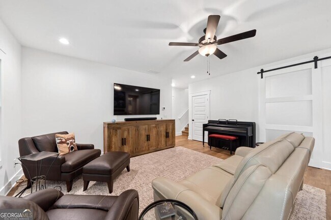 Building Photo - 1100 Hidden Hills Cir