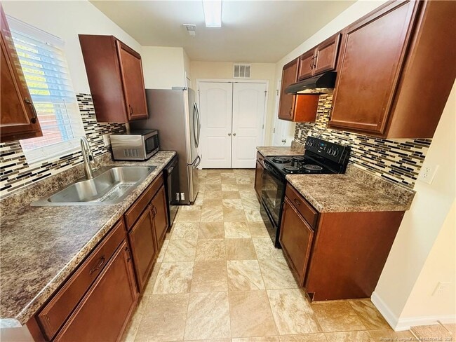 Building Photo - 522 Jernigan St