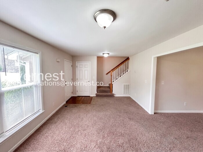 Building Photo - 701 Vineland Ct