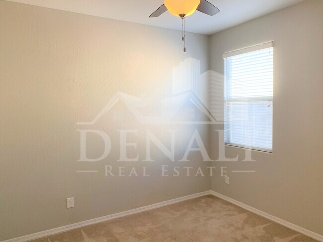 Building Photo - 334 N 79th Pl