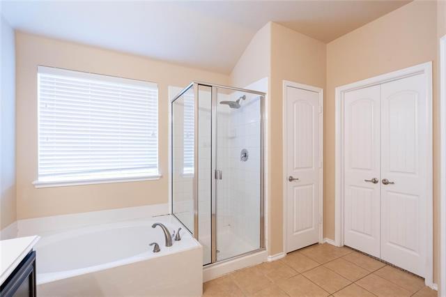 Building Photo - 2233 Canyon Point