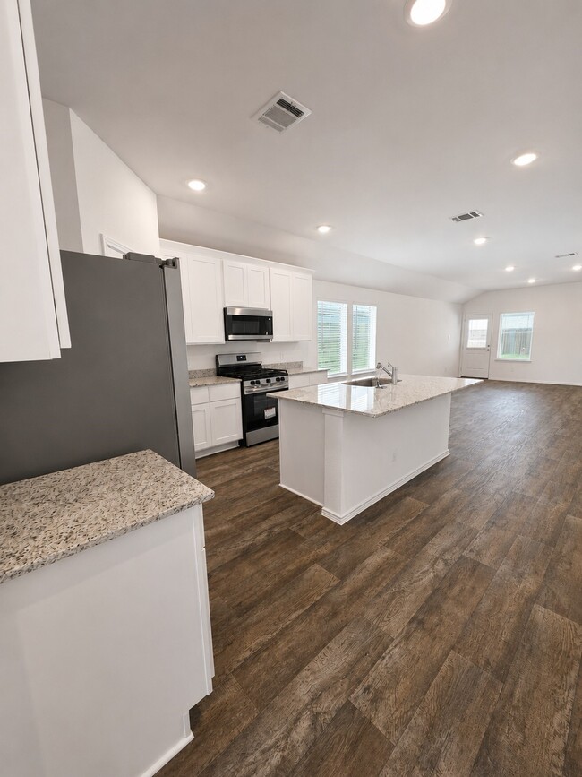 Building Photo - 3523 Turnpike Dr
