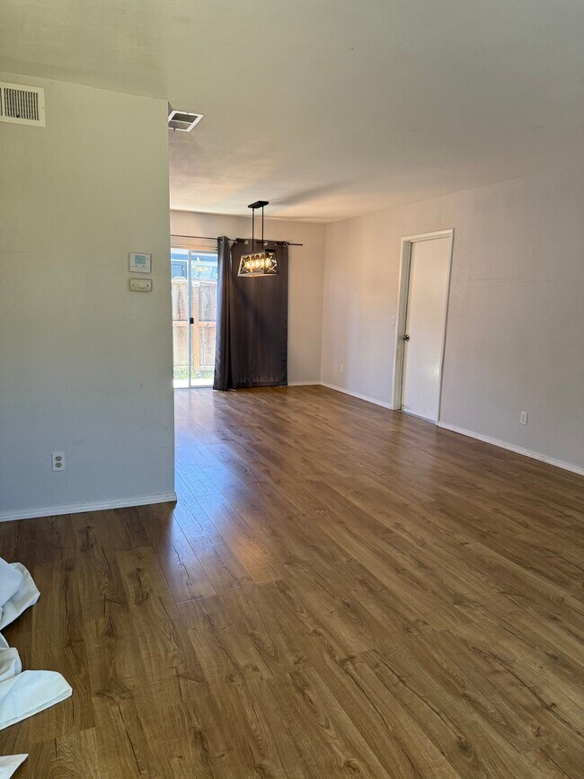 Building Photo - 1501-1505 Black Oak Dr. Stockton, CA