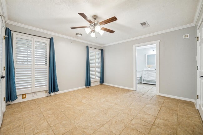 Building Photo - 3613 Lazy Spring Dr